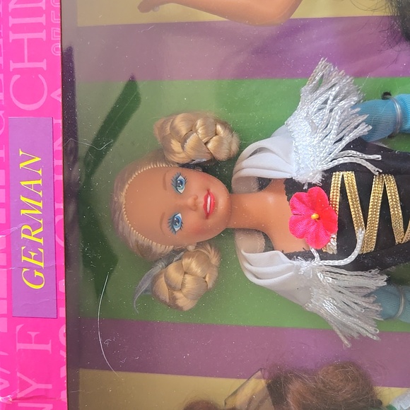Barbie Dolls of the World Limited Edition Set - Picture 10 of 12